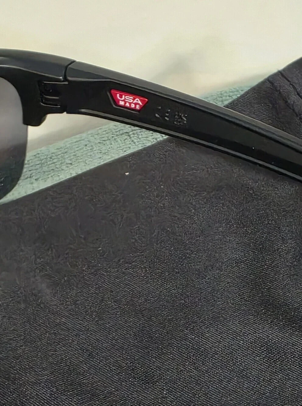 Oakley OO9413‑0165 Black Wrap Sunglasses – NWOT With Pouch (Unworn)  Sporty